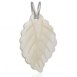 Wisiorek z masy perłowej...