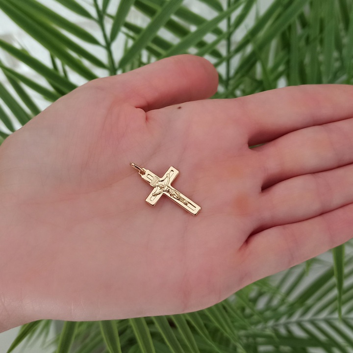 Krzyżyk złoty z wizerunkiem Chrystusa pr.585